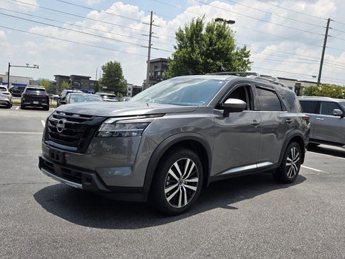 Used 2024 Nissan Pathfinder Platinum w/ Black Appearance Package FWD image 1