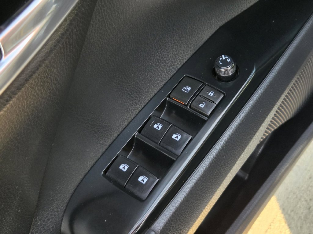 Used 2018 Toyota Camry SE w/ Moonroof Package FWD image 16