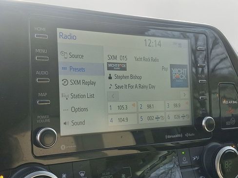 Used 2021 Toyota Highlander XLE image 19