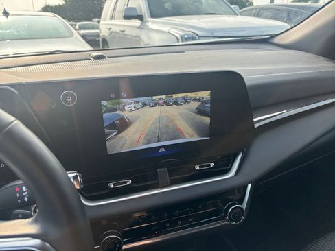 Used 2025 Chevrolet Equinox LT FWD image 24