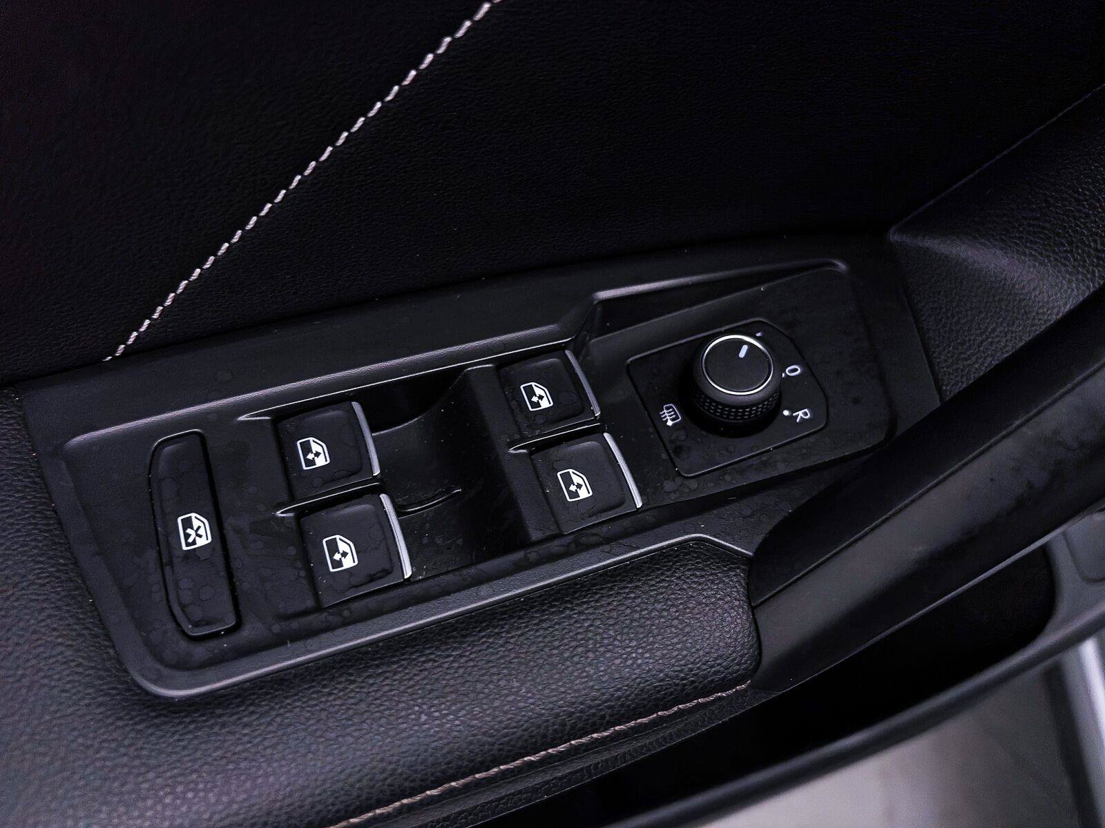 Used 2023 Volkswagen Tiguan SE R-Line FWD image 19