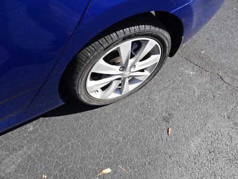 Used 2014 Hyundai Accent GLS w/ Option Group 2 image 18