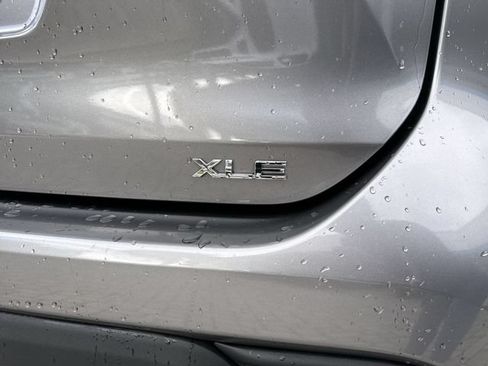 Used 2025 Toyota Highlander XLE FWD image 38