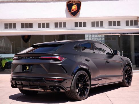 Used 2022 Lamborghini Urus AWD/4WD image 3