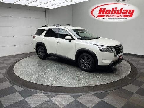 Used 2023 Nissan Pathfinder SV image 1