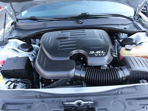 Used 2020 Chrysler 300 Limited image 30