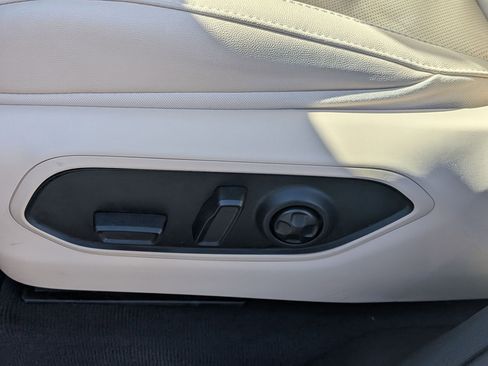 Certified 2023 Jeep Grand Cherokee L Limited w/ Luxury Tech Group II image 13