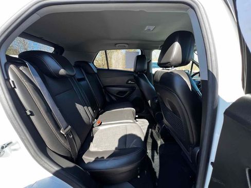 Used 2022 Chevrolet Trax LT image 17