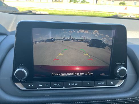 Used 2024 Nissan Rogue SV FWD image 23