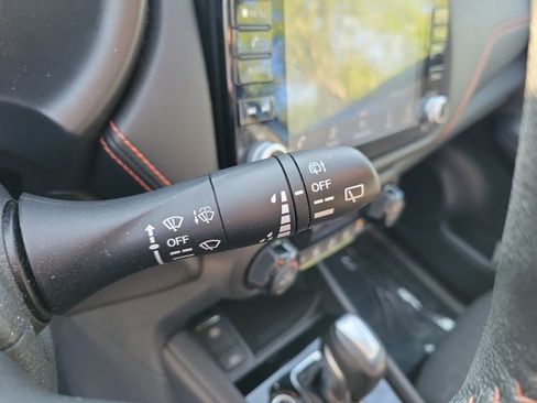 Used 2021 Nissan Kicks SR FWD image 26