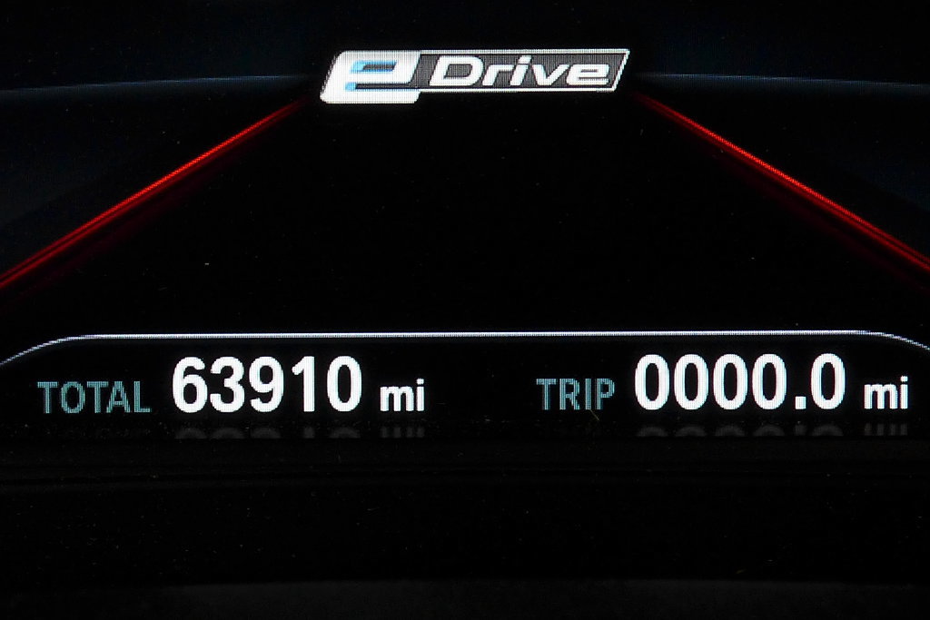 Used 2018 BMW 530e w/ Premium Package 2 RWD image 32