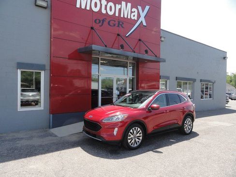Used 2022 Ford Escape Titanium AWD/4WD image 1