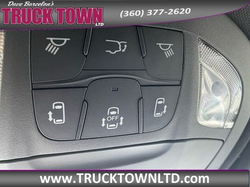 Used 2025 Chrysler Pacifica Select FWD image 30