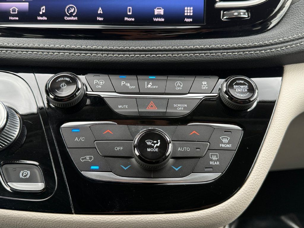 Used 2022 Chrysler Pacifica Touring-L w/ Uconnect Theater Family Group AWD/4WD image 18