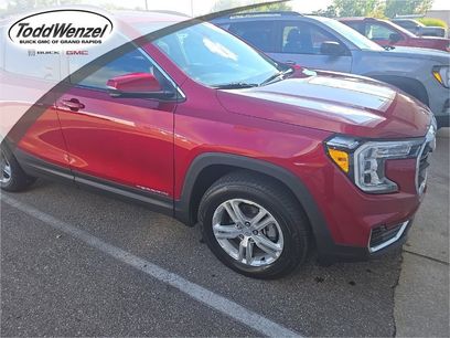 Used 2024 GMC Terrain SLE w/ Driver Convenience Package