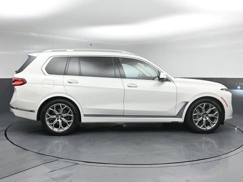 Used 2023 BMW X7 xDrive40i AWD/4WD image 8
