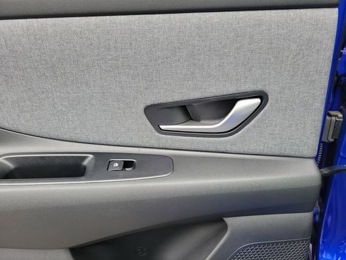 New 2025 Hyundai Elantra Limited image 12