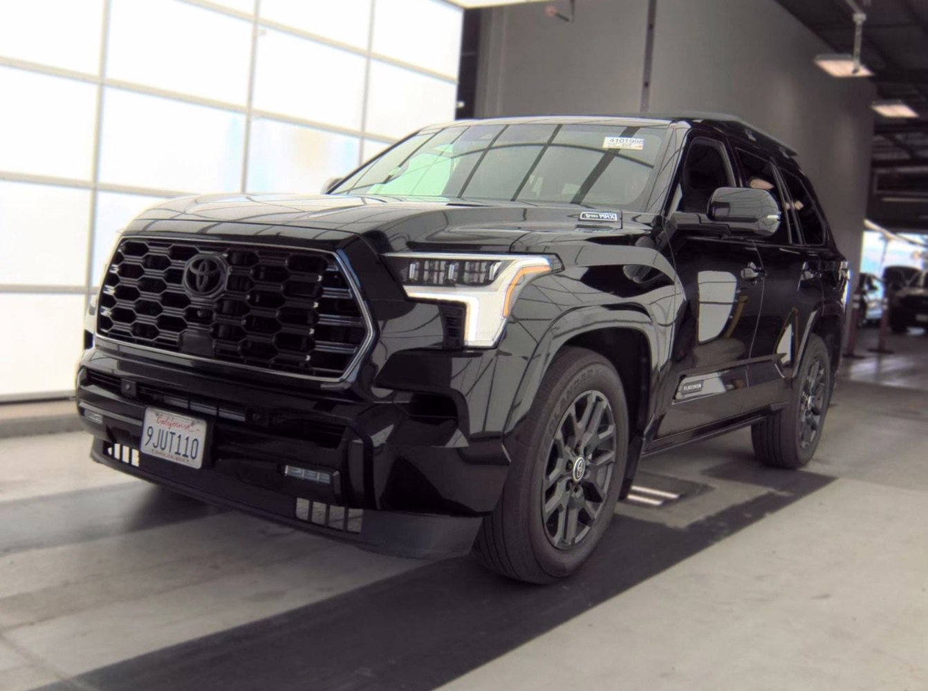 Used 2024 Toyota Sequoia Platinum AWD/4WD image 1