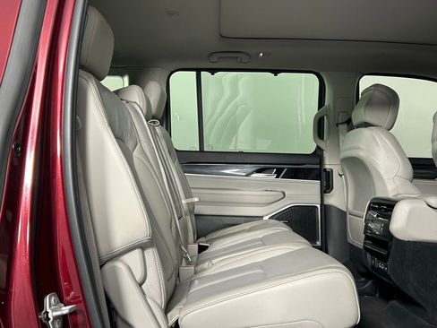 Used 2022 Jeep Wagoneer Series I w/ Convenience Group I AWD/4WD image 13