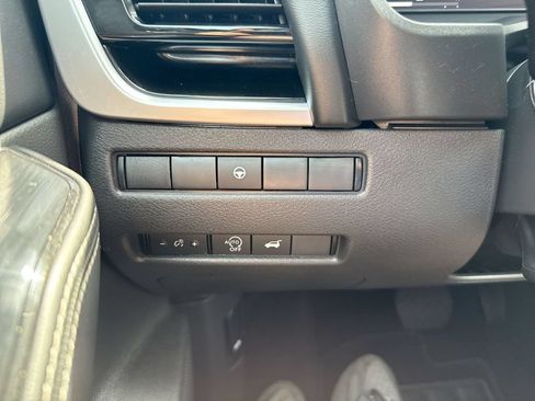 Used 2024 Nissan Rogue SL AWD/4WD image 19