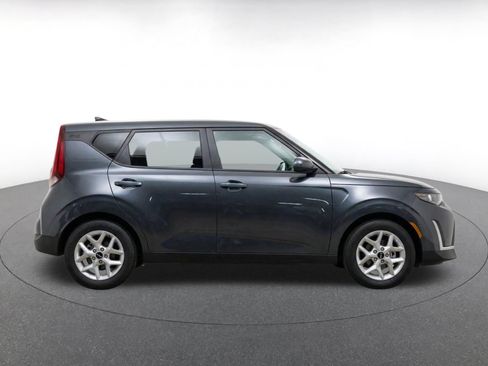 Used 2025 Kia Soul LX w/ LX Technology Package FWD image 10