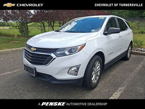 Used 2021 Chevrolet Equinox LS w/ LS Convenience Package FWD image 1