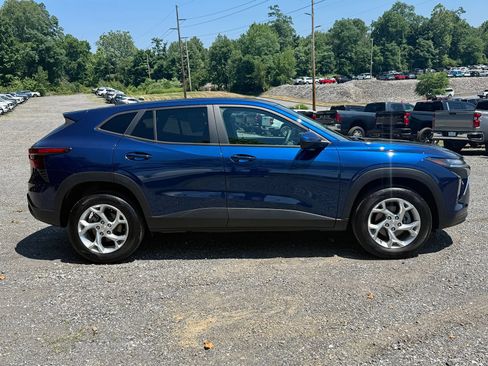 Used 2024 Chevrolet Trax LS w/ LS Convenience Package FWD image 7