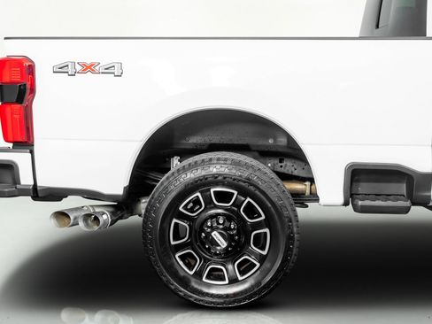 Used 2025 Ford F250 Platinum image 17