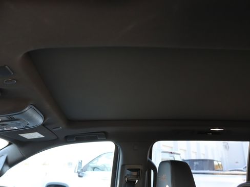 Used 2021 Chevrolet Suburban High Country image 21