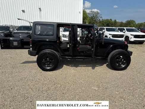 Used 2015 Jeep Wrangler Unlimited Sahara AWD/4WD image 30