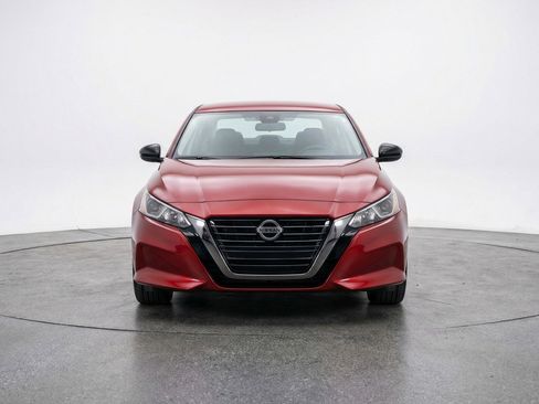 Used 2025 Nissan Altima 2.5 SV image 2