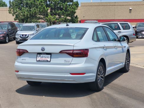 Used 2019 Volkswagen Jetta SEL FWD image 2