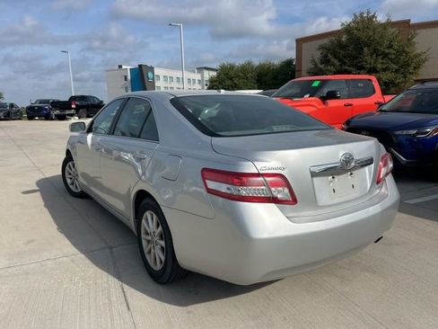 Used 2011 Toyota Camry XLE w/ XLE Extra-Value Pkg #2 image 5