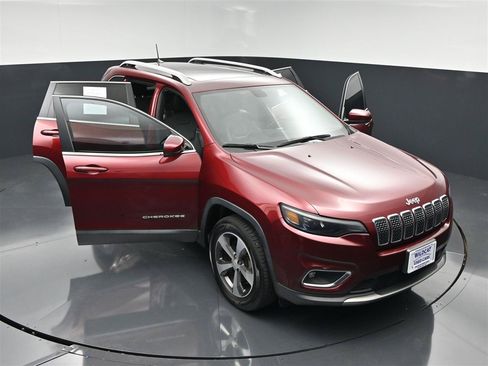 Used 2019 Jeep Cherokee Limited AWD/4WD image 35