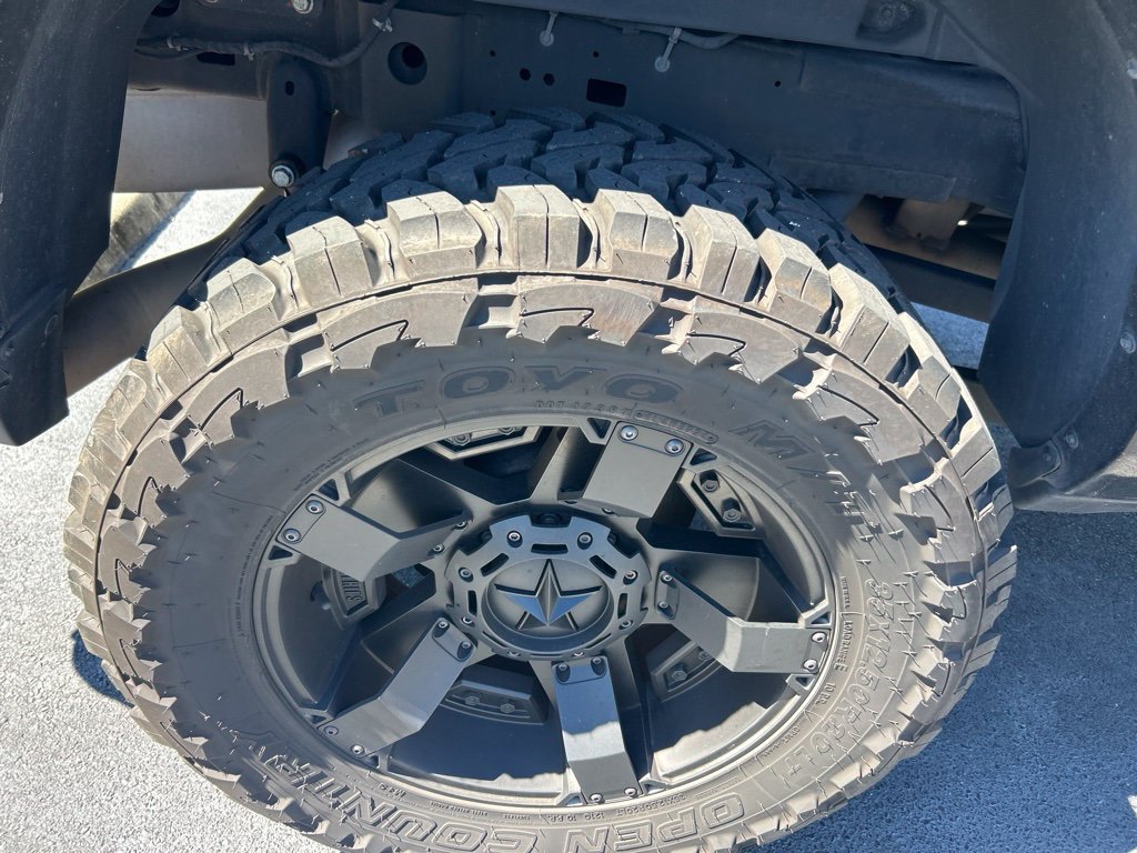 Used 2019 RAM 2500 Laramie w/ Black Appearance Package AWD/4WD image 3