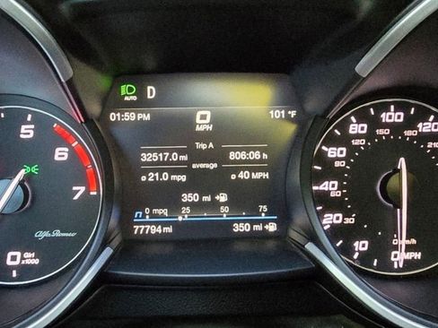 Used 2022 Alfa Romeo Stelvio Veloce AWD/4WD image 17