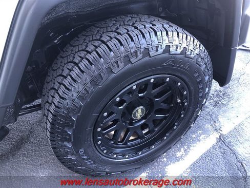 Used 2012 Toyota FJ Cruiser 4WD w/ Upgrade Pkg image 26