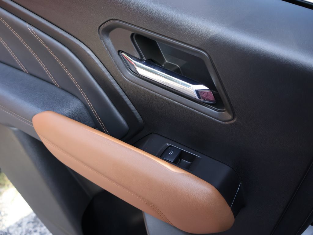Certified 2024 GMC Canyon AT4 AWD/4WD image 13