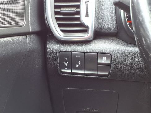 Used 2018 Kia Sportage EX image 17