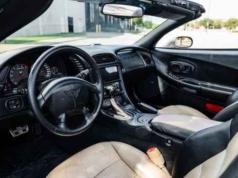 Used 1998 Chevrolet Corvette Convertible w/ Memory Pkg image 2