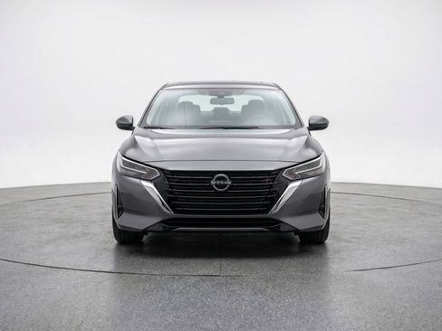 Used 2025 Nissan Sentra S image 2