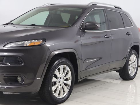 Used 2018 Jeep Cherokee Overland AWD/4WD image 45