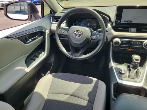 Used 2024 Toyota RAV4 XLE AWD/4WD image 16