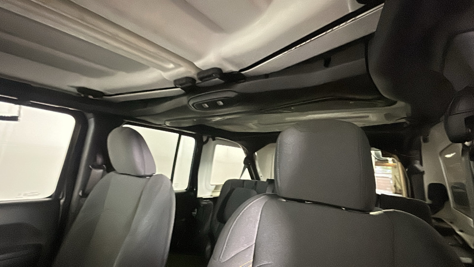 Used 2024 Jeep Wrangler Unlimited w/ Convenience Group AWD/4WD image 14