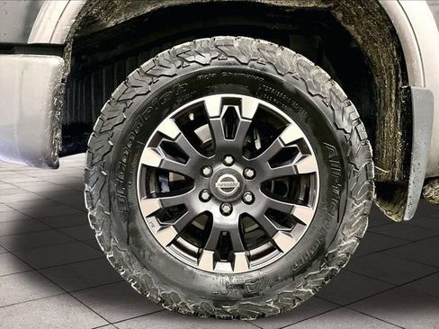 Used 2017 Nissan Titan PRO-4X AWD/4WD image 9