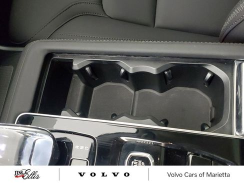 Certified 2025 Volvo XC90 B6 Core w/ Climate Package image 33