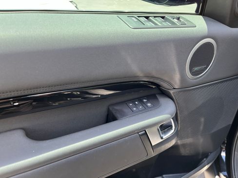 Used 2024 Land Rover Discovery S AWD/4WD image 18