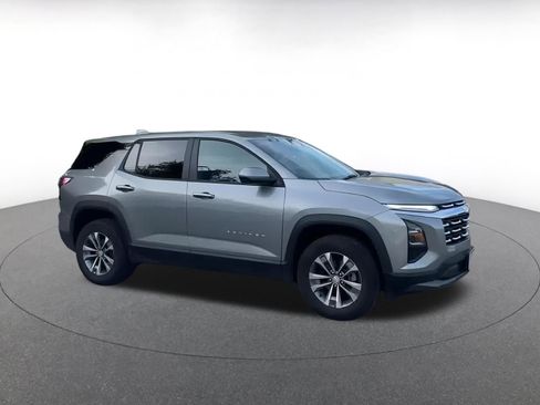 Used 2025 Chevrolet Equinox LT image 2