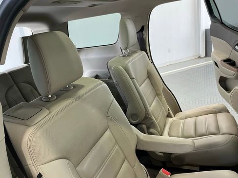 Used 2019 GMC Acadia Denali w/ Technology Package AWD/4WD image 24