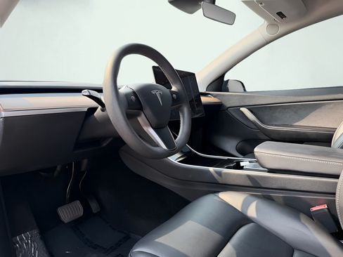 Used 2021 Tesla Model Y 2WD image 43
